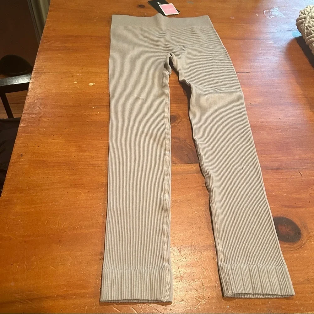 NWT PrettyLittleThing Ribbed Tan Leggings women’s Medium. Athleisure Workout - Picture 2 of 10